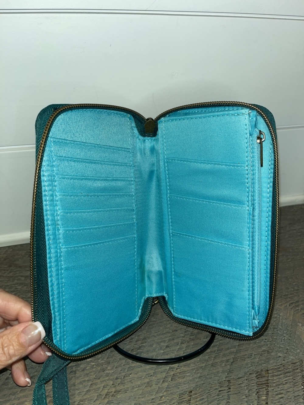Travelon Wallet Wristlet Safe ID RFID Blocking Full Zip Around Closure - Picture 6 of 7